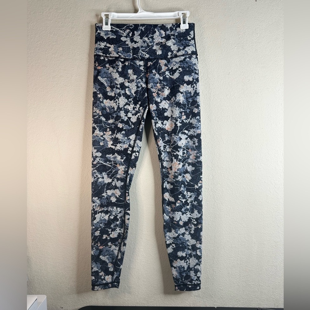 Lululemon Wunder Under Hi-Rise Tight 29” Spring Bloom Multi
size 8